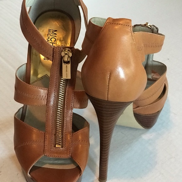 Michael Kors strappy 5” high heel with platform. - Picture 2 of 8